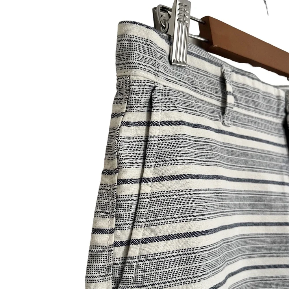 GAP Size 6 Blue & White Khaki Striped Short - Picture 3 of 4